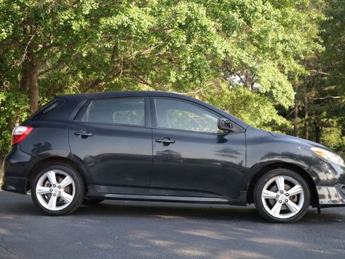 Used 2009 Toyota Matrix S FWD image 2