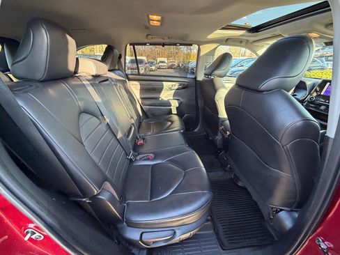 Used 2023 Toyota Highlander XLE image 38