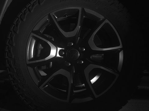 Used 2025 Jeep Compass Trailhawk image 12