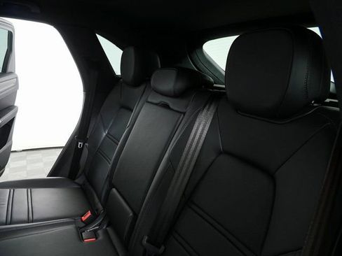 Certified 2023 Porsche Cayenne w/ Premium Package AWD/4WD image 23