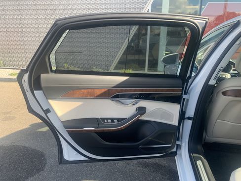 Used 2023 Audi A8 L 3.0T image 23