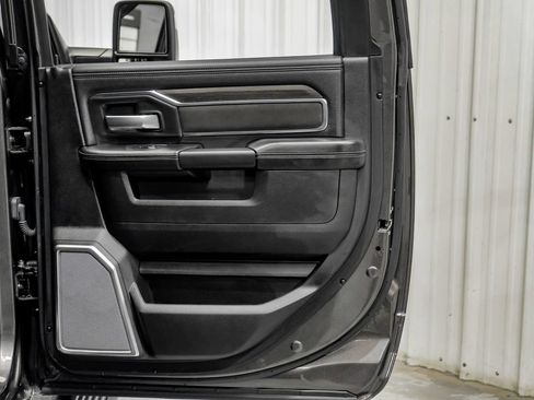 Used 2025 RAM 2500 Laramie AWD/4WD image 38