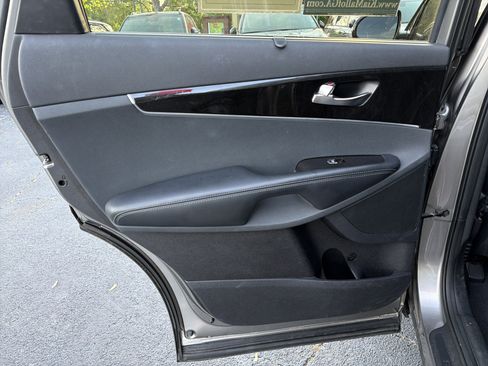 Used 2018 Kia Sorento EX FWD image 22