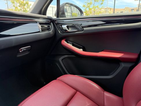 Used 2026 Porsche Macan S AWD/4WD image 24
