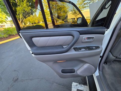 Used 2003 Toyota Land Cruiser w/ Convenience Pkg AWD/4WD image 53