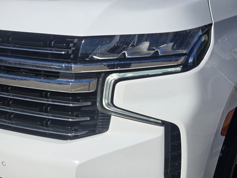 Used 2022 Chevrolet Suburban LT w/ Luxury Package image 6