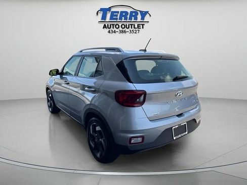 Used 2025 Hyundai Venue SEL FWD image 5