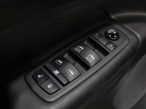 Used 2021 Jeep Grand Cherokee Laredo image 27