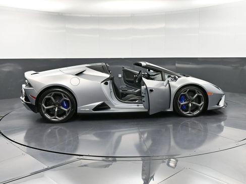 Used 2022 Lamborghini Huracan EVO image 36