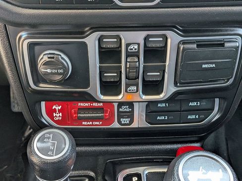 Used 2025 Jeep Wrangler Unlimited Rubicon image 18