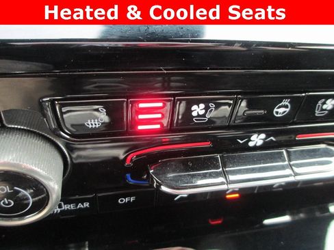 Used 2022 Jeep Grand Cherokee Overland w/ Luxury Tech Group IV image 15