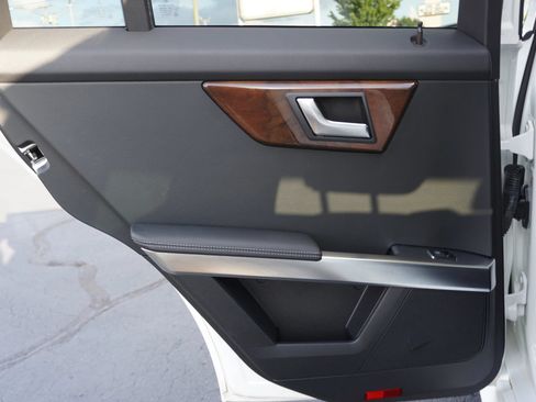 Used 2015 Mercedes-Benz GLK 350 2WD image 22