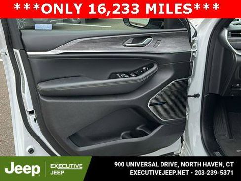 Certified 2022 Jeep Grand Cherokee Overland image 8