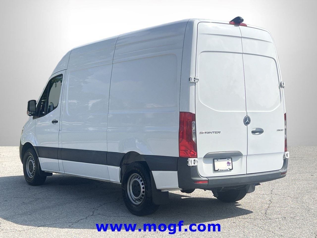 Used 2025 Mercedes-Benz Sprinter 2500 image 2
