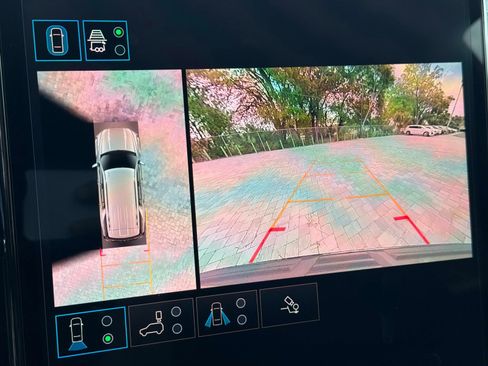 Used 2025 GMC Yukon Denali w/ Sun & Power Step Package AWD/4WD image 44
