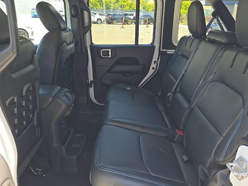 Used 2022 Jeep Wrangler Unlimited Rubicon 4xe w/ Cold Weather Group AWD/4WD image 10