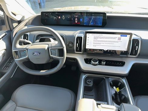 New 2025 Ford Expedition Active image 14