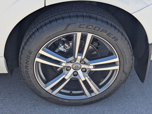 Used 2021 Volvo XC60 T5 Momentum w/ Advanced Package AWD/4WD image 7