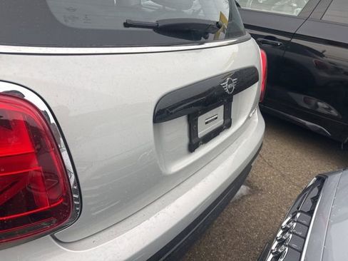 Used 2023 MINI Cooper 2-Door Hardtop image 10