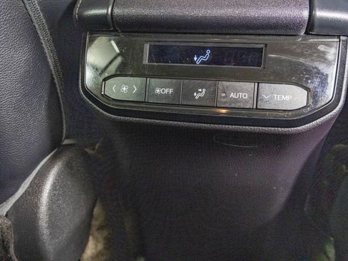 Used 2023 Toyota Highlander XLE image 36