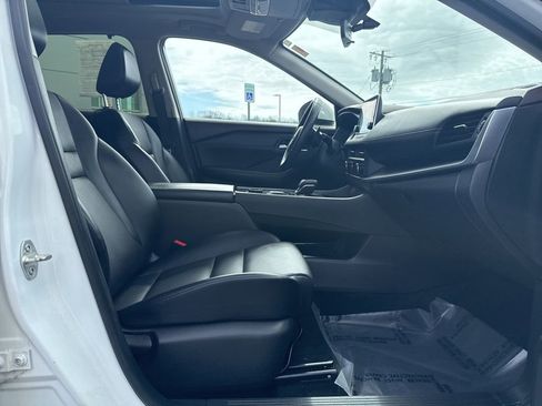 Used 2023 Nissan Rogue SV AWD/4WD image 14