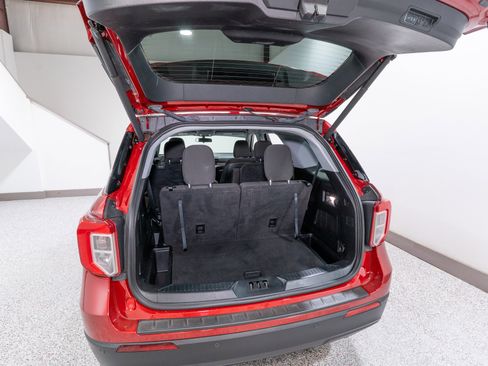 Used 2020 Ford Explorer XLT w/ Comfort Package image 32