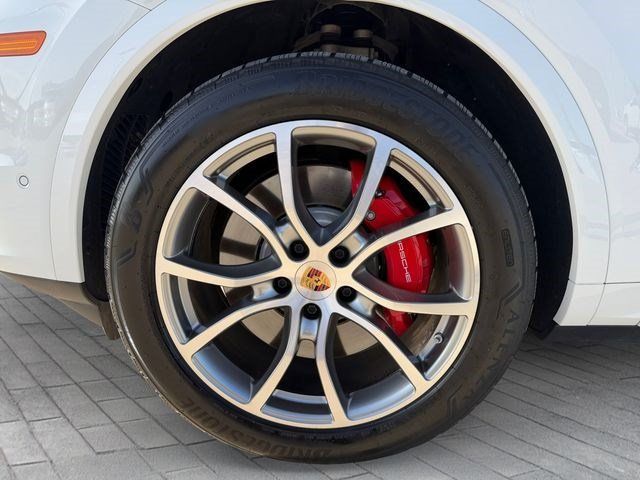 Used 2024 Porsche Cayenne S AWD/4WD image 9