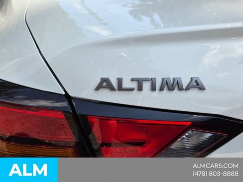 Used 2025 Nissan Altima 2.5 SV FWD image 9