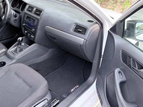 Used 2016 Volkswagen Jetta SE FWD image 24