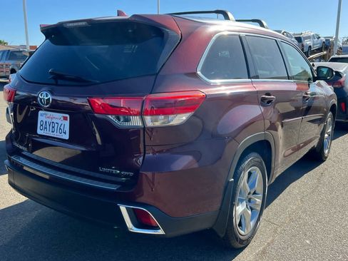 Used 2017 Toyota Highlander Limited AWD/4WD image 4