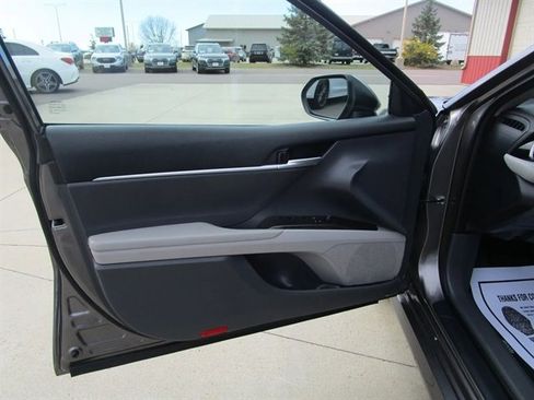 Used 2023 Toyota Camry LE image 10