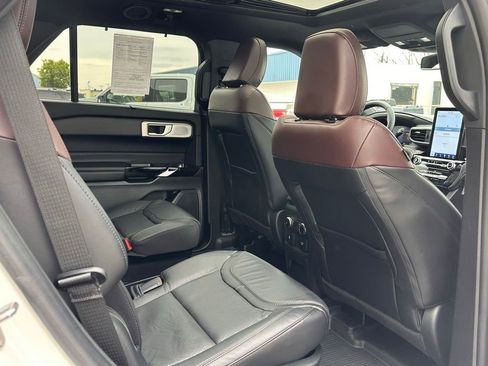 Certified 2023 Ford Explorer Platinum w/ Technology Package AWD/4WD image 17