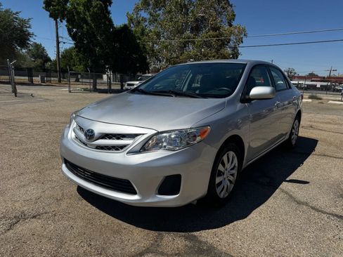 Used 2012 Toyota Corolla LE FWD image 2