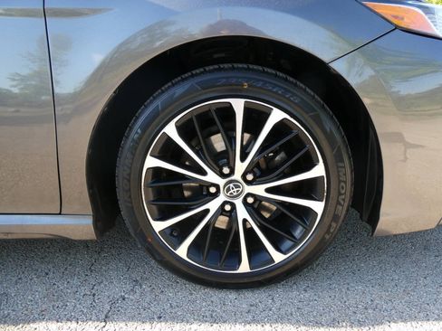 Used 2018 Toyota Camry SE w/ Convenience Package FWD image 29