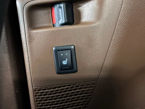 Used 2017 Chrysler Pacifica Limited w/ UConnect Theater Package FWD image 34