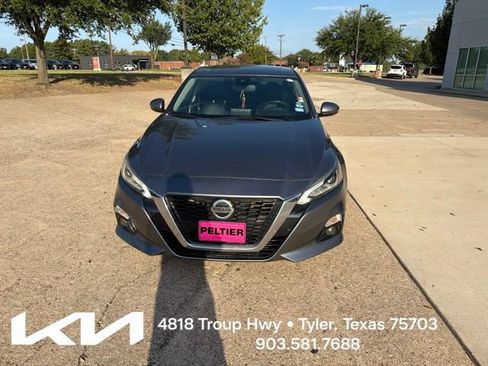 Used 2020 Nissan Altima 2.5 SL FWD image 2