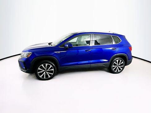 Used 2024 Volkswagen Taos SE image 4