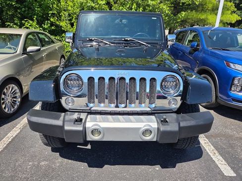Used 2014 Jeep Wrangler Unlimited Sahara w/ Dual Top Group AWD/4WD image 2