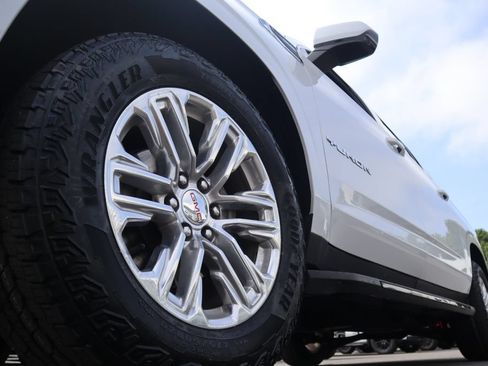 Used 2023 GMC Yukon XL SLE AWD/4WD image 14