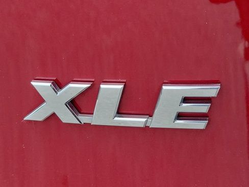 Used 2021 Toyota RAV4 XLE Premium FWD image 6