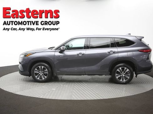 Used 2022 Toyota Highlander XLE AWD/4WD image 62