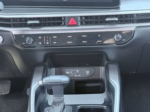 Used 2026 Kia Sorento LX FWD image 17