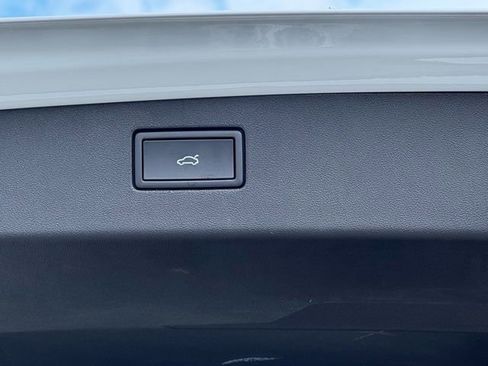 Used 2025 Volkswagen Tiguan SE image 20