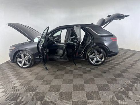 Used 2025 Genesis GV70 3.5T Sport w/ Sport Advanced Package AWD/4WD image 11