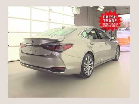 Used 2021 Lexus ES 300h w/ Premium Package image 1