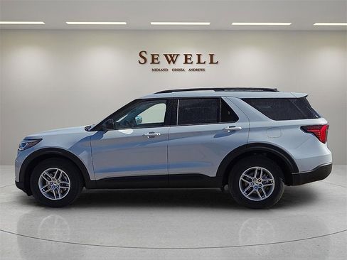 New 2026 Ford Explorer Active image 2