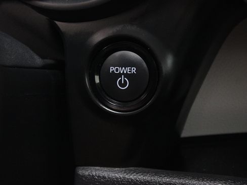 Used 2026 Toyota Sienna XLE FWD image 18