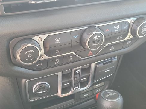 New 2026 Jeep Gladiator Sport AWD/4WD image 17