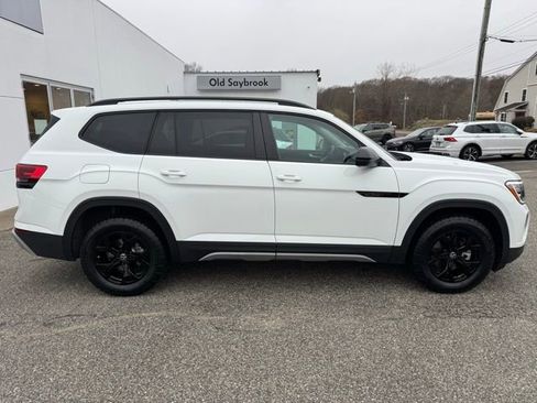 Certified 2025 Volkswagen Atlas Peak Edition SE image 4