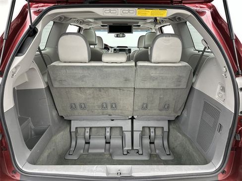 Used 2014 Toyota Sienna Limited image 25